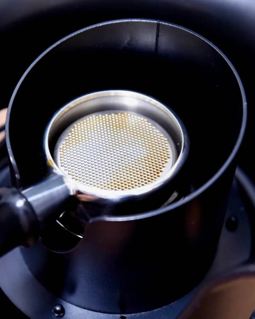 Cinoart Automatic Portafilter Cleaner Overhead View Showing Portafilter